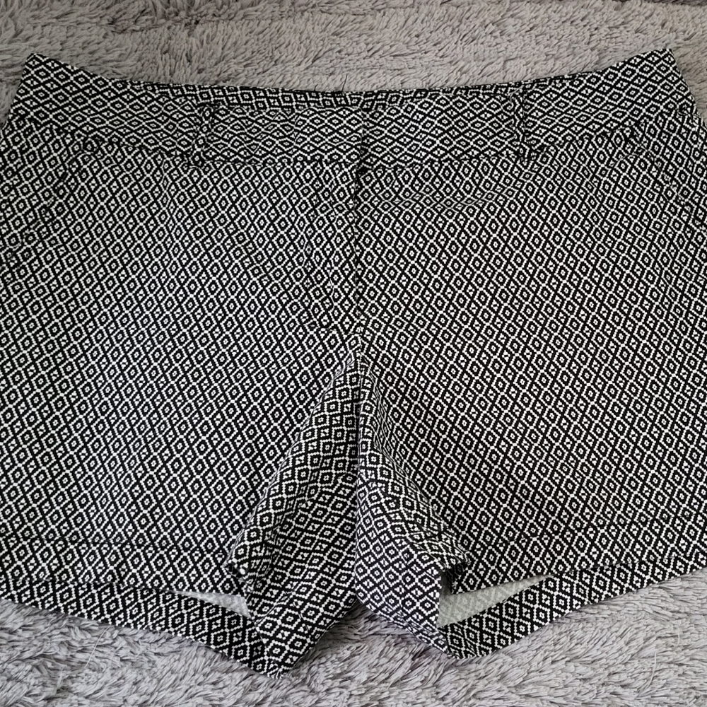 😁*BOGO SALE*😁 Land 'N Sea black/white shorts size 14
